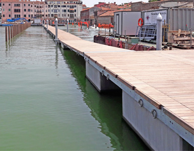 Pontile con Galleggiante in Cemento discontinuo